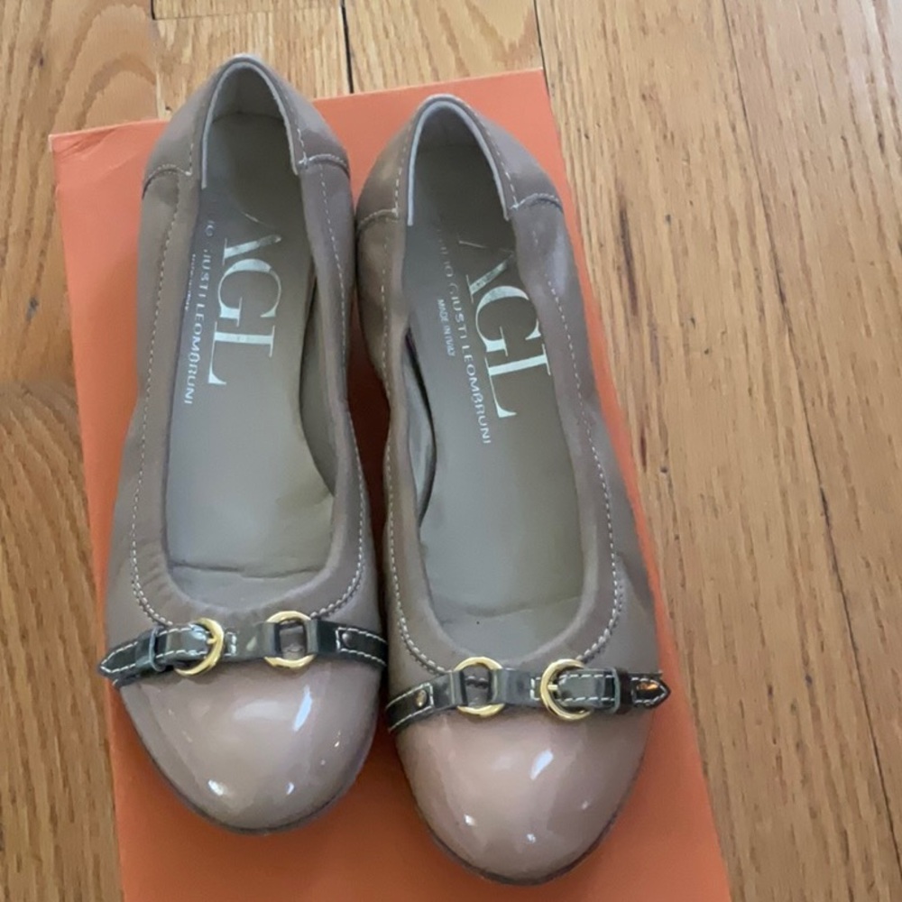AGL Women’s Cap Toe Flats